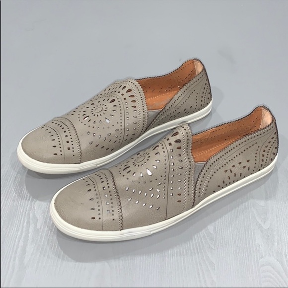 American Rag Women’s Shannen Slip-On sneakers - Picture 2 of 10